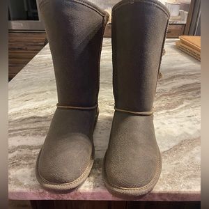 BearPaw Boshie Chestnut Distressed boots women’s size 12